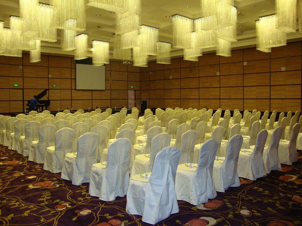 Ramada Plaza Lianyungang Hotel Екстериор снимка
