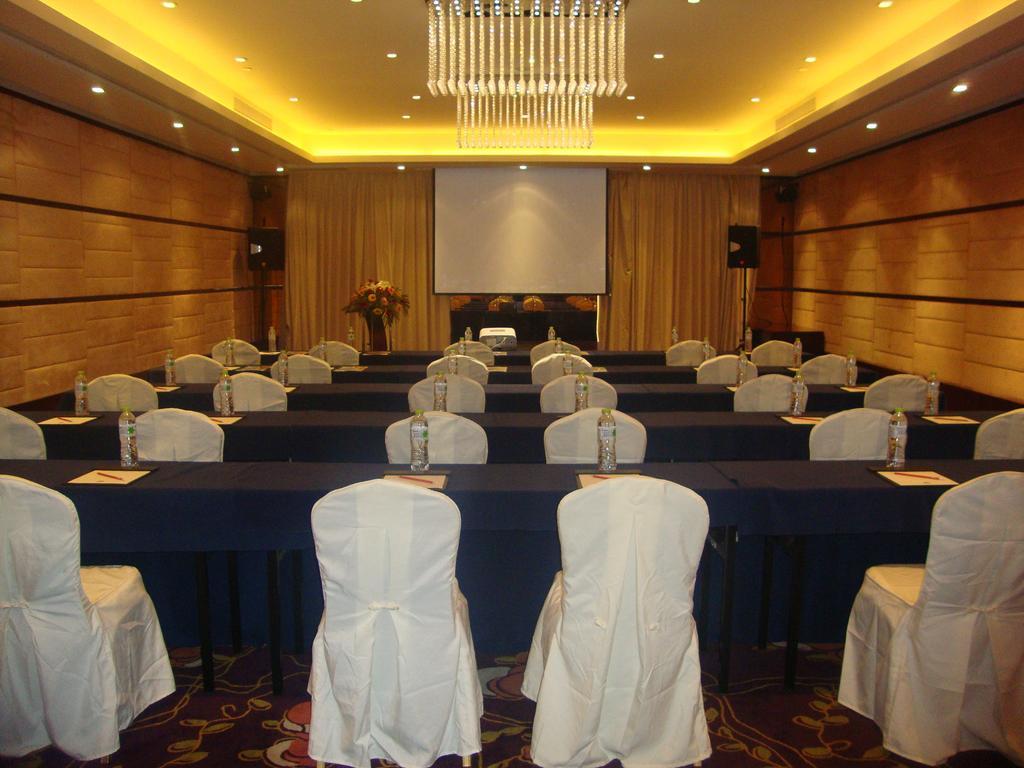 Ramada Plaza Lianyungang Hotel Екстериор снимка