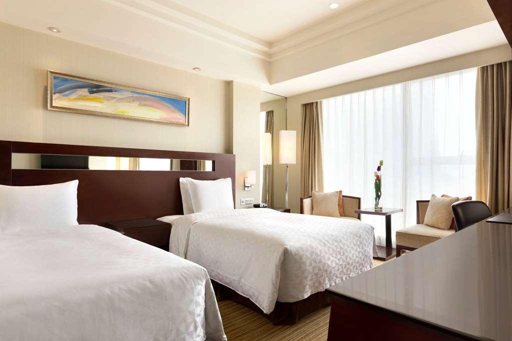 Ramada Plaza Lianyungang Hotel Стая снимка