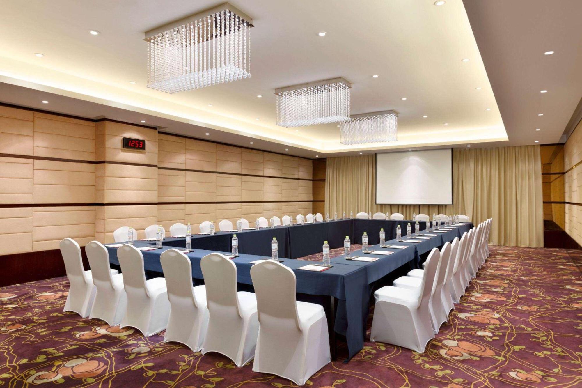 Ramada Plaza Lianyungang Hotel Екстериор снимка
