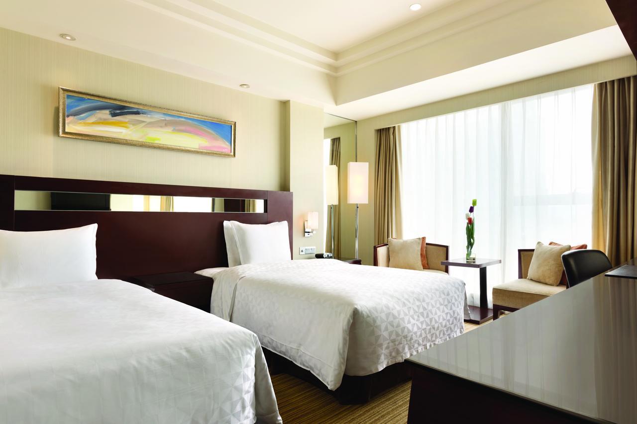 Ramada Plaza Lianyungang Hotel Екстериор снимка